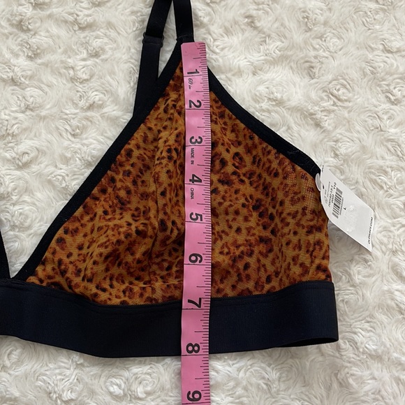 OLD NAVY LEOPARD  DEEP V LIGHT SUPPORT BRA WITH ADJUSTABLE & CONVERTIBLE STRAPS - Picture 9 of 9